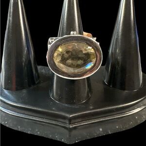 BEAUTIFUL CUSTOM STERLING SILVER LIGHT GREEN PERIDOT RING.